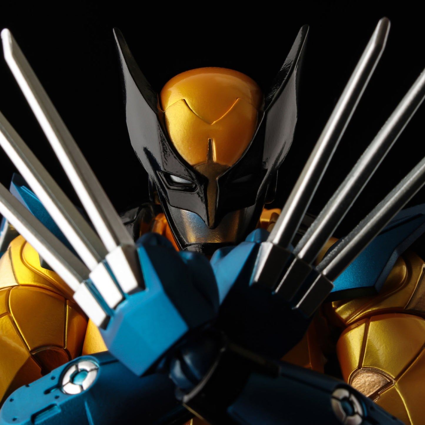 Fighting Armor Wolverine